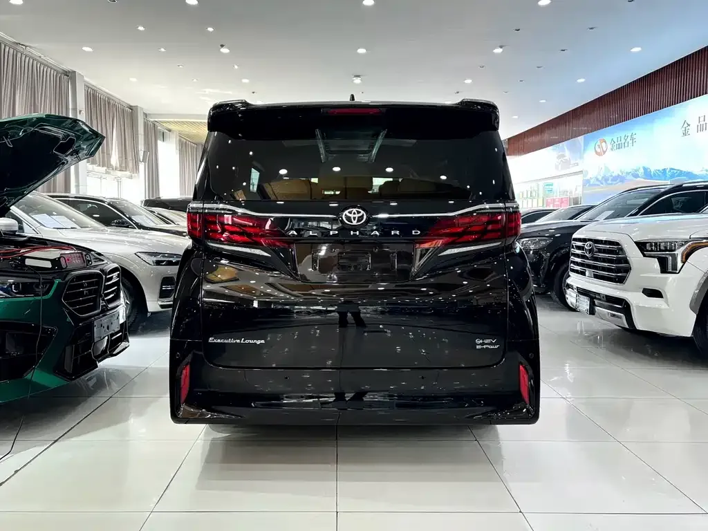 Toyota Alphard — фото 8