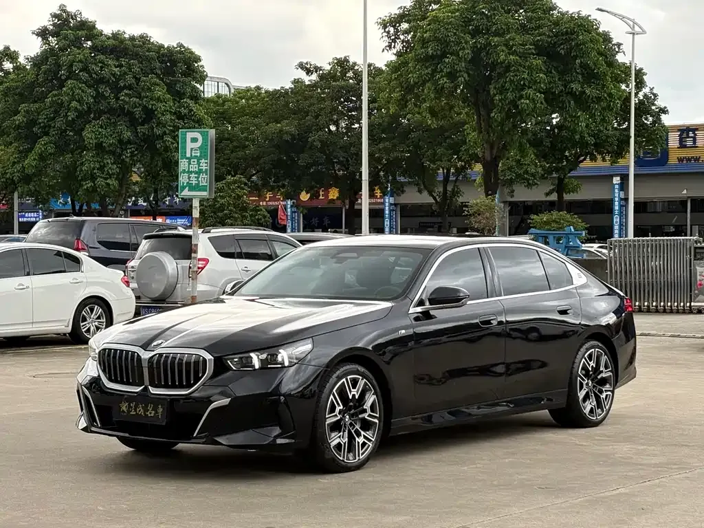 BMW 5 Series — фото 1