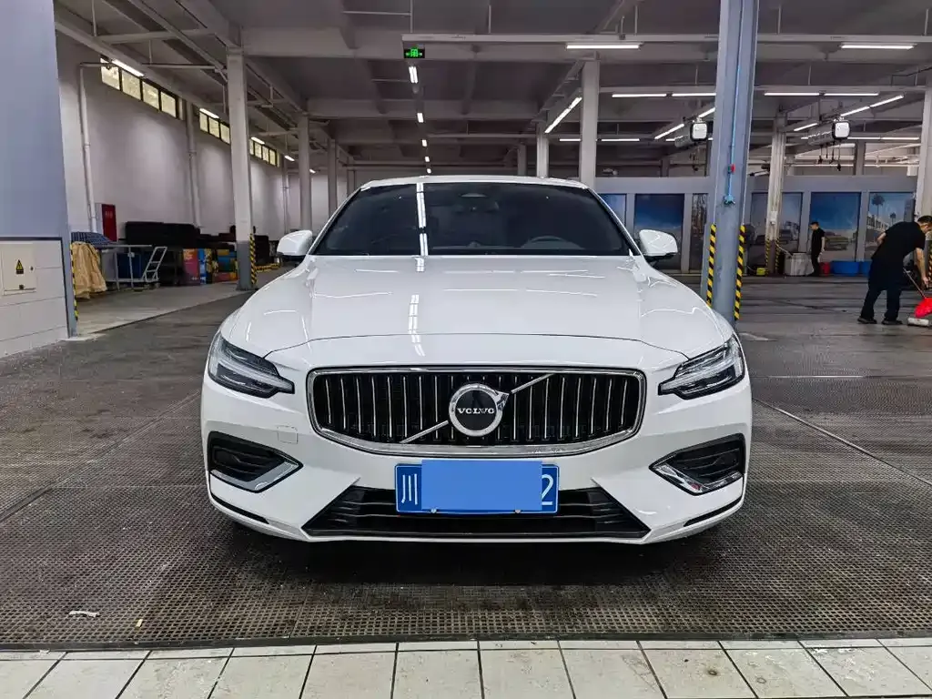 Volvo S60 — фото 2
