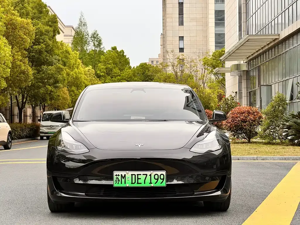 Tesla Model 3 — фото 10