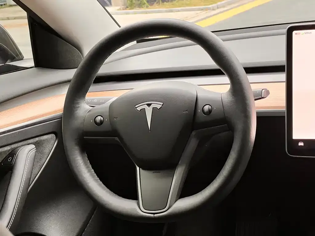 Tesla Model 3 — фото 5