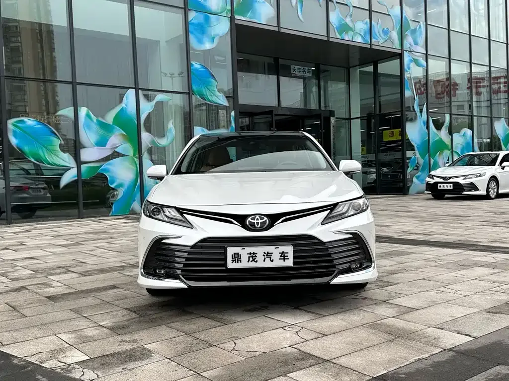 Toyota Camry — фото 4
