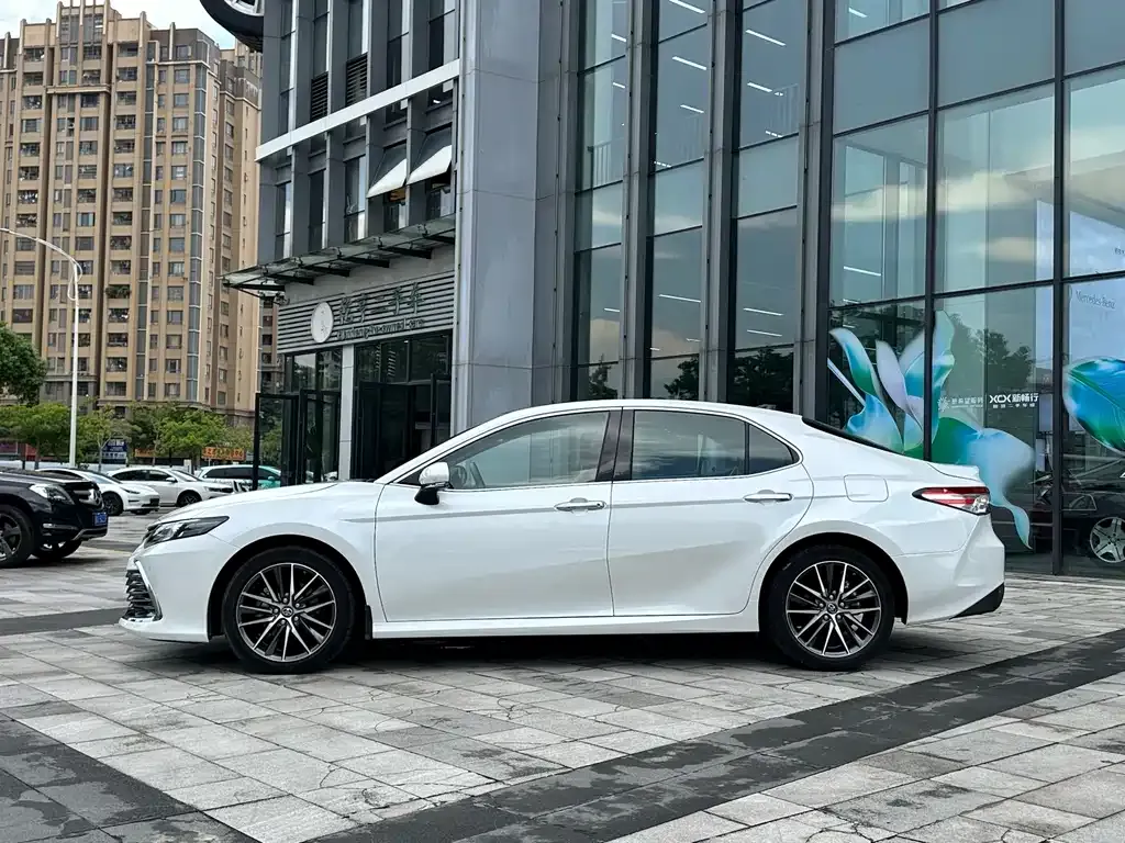 Toyota Camry — фото 9