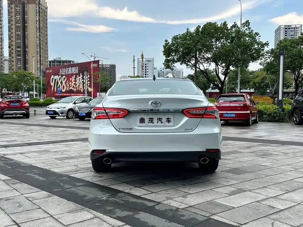 Toyota Camry — фото 10