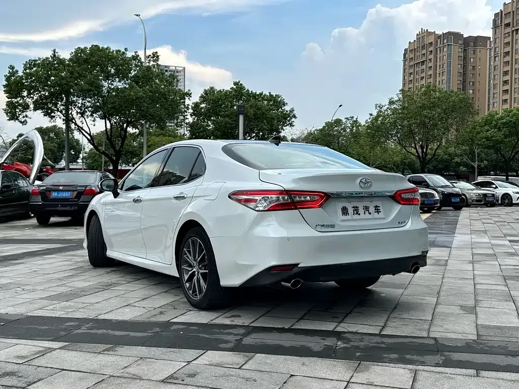 Toyota Camry — фото 8