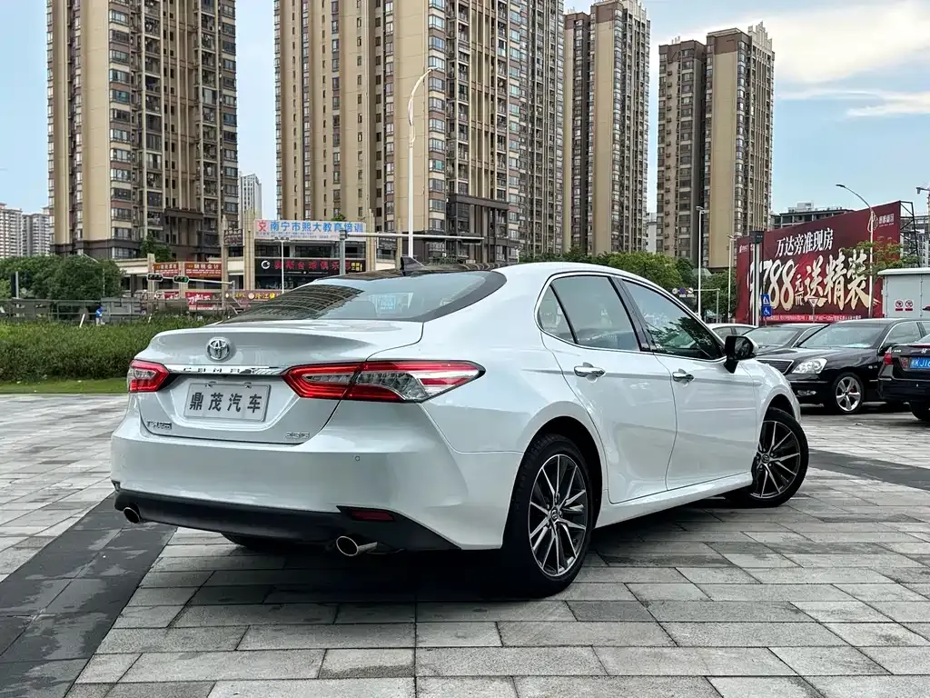 Toyota Camry — фото 7