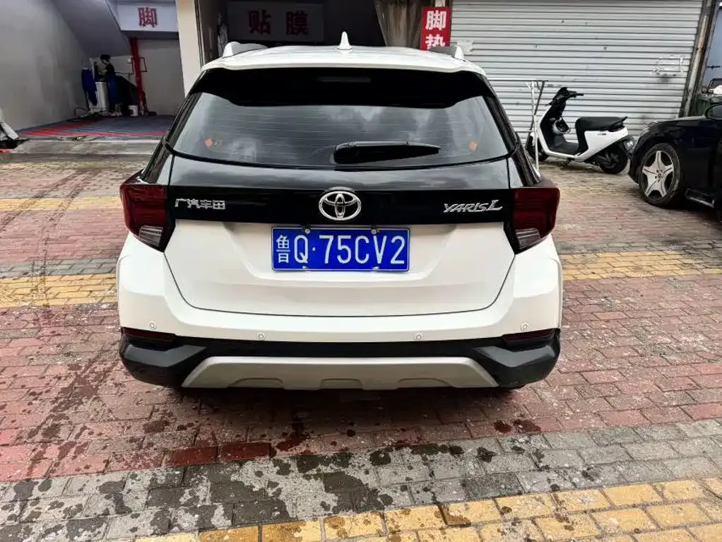 Toyota Yaris L — фото 7