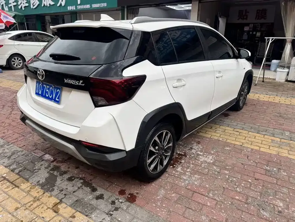 Toyota Yaris L — фото 8