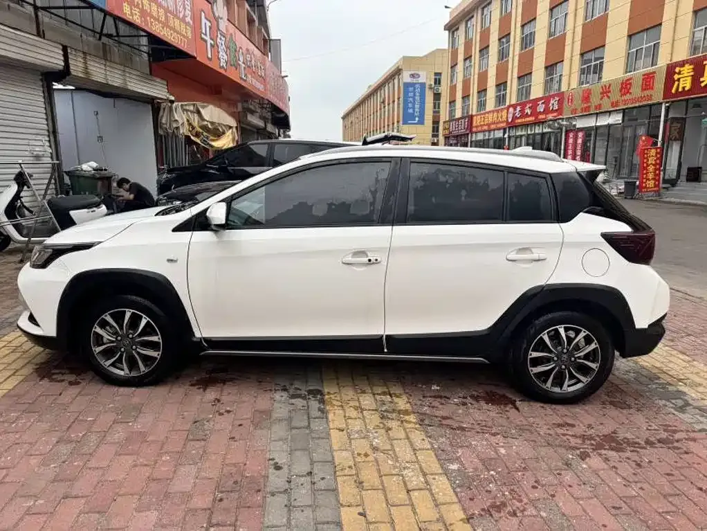 Toyota Yaris L — фото 4