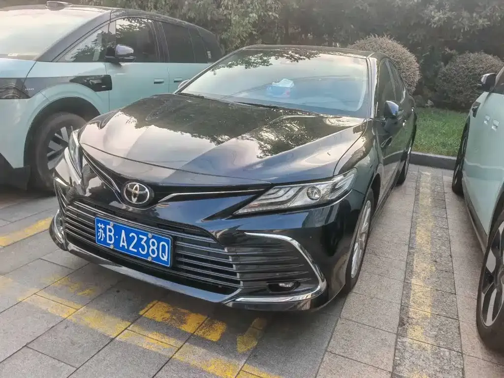 Toyota Camry — фото 2