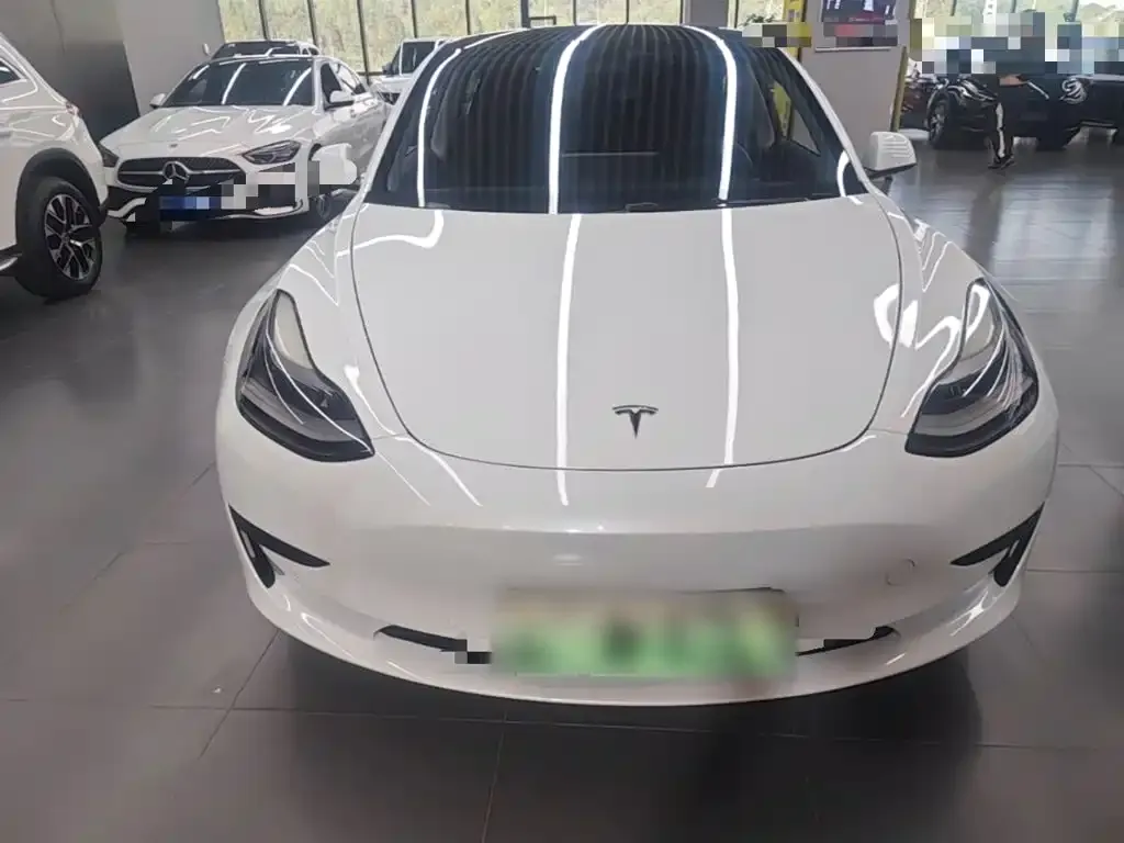 Tesla Model 3 — фото 8