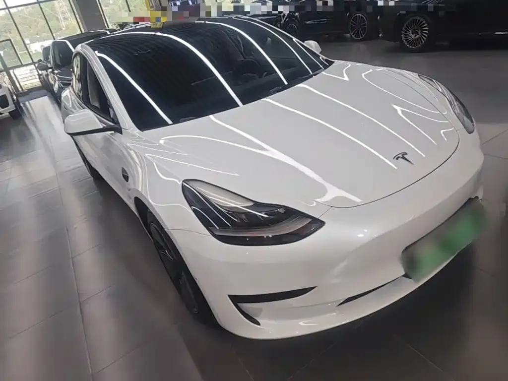 Tesla Model 3 — фото 4