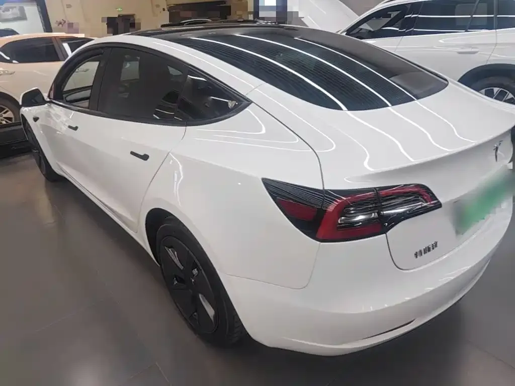 Tesla Model 3 — фото 2