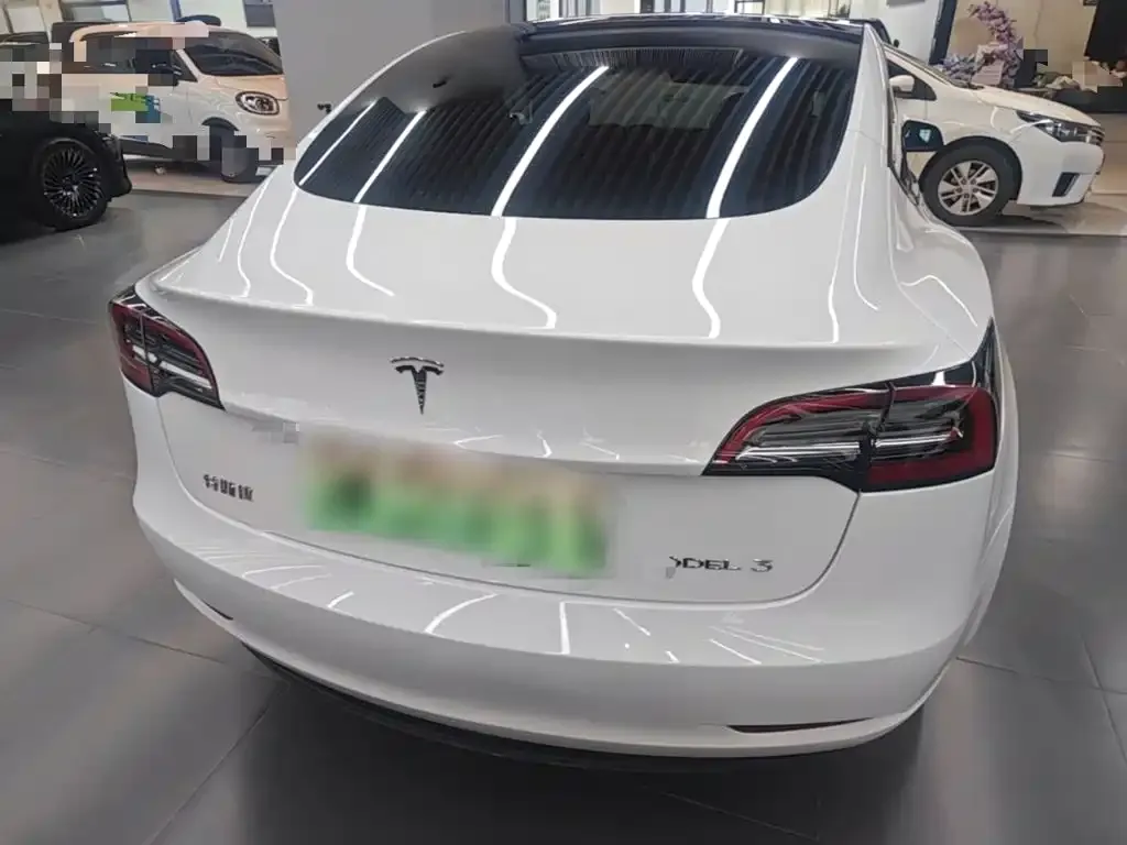 Tesla Model 3 — фото 5