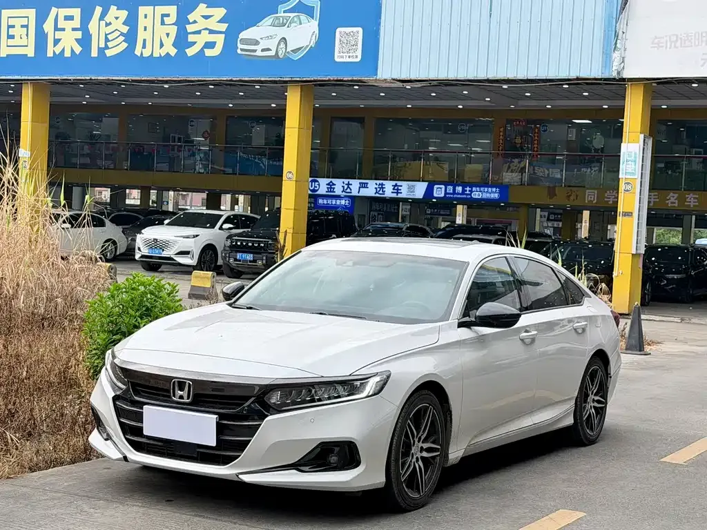 Honda Accord — фото 1