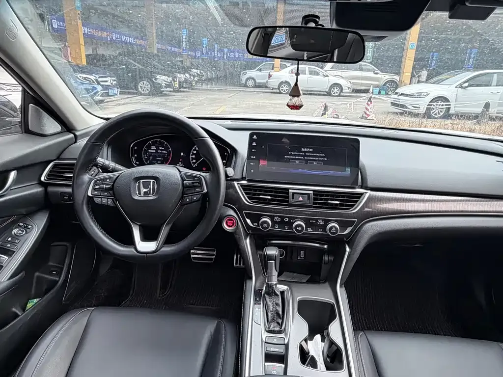 Honda Accord — фото 9