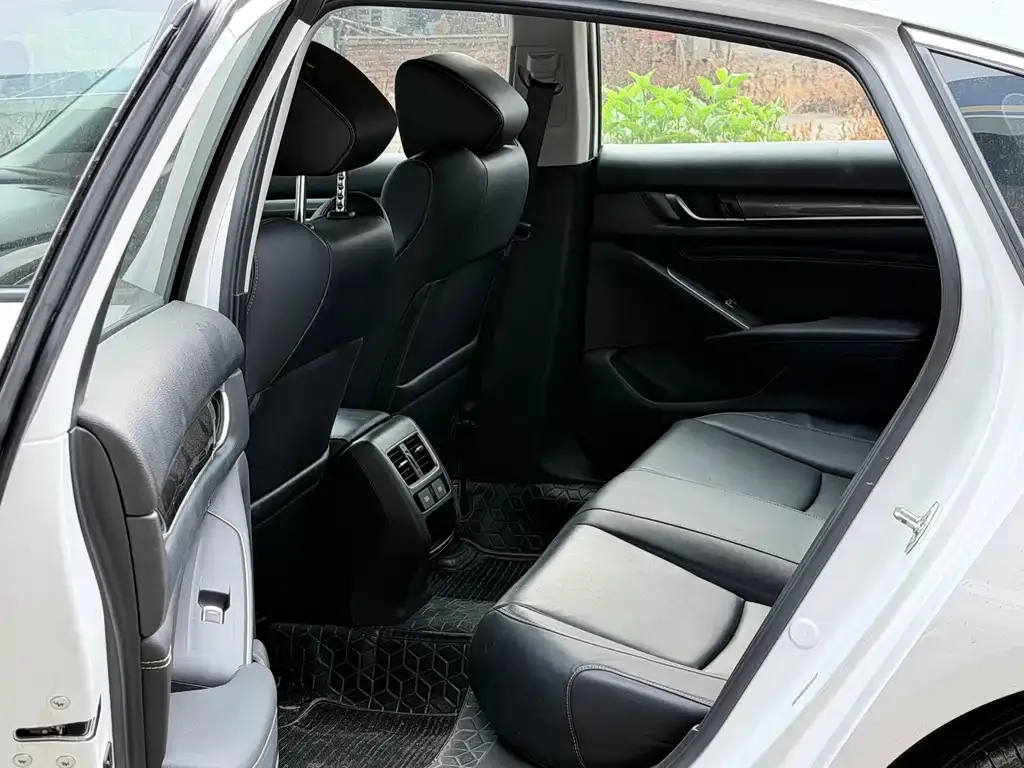 Honda Accord — фото 3