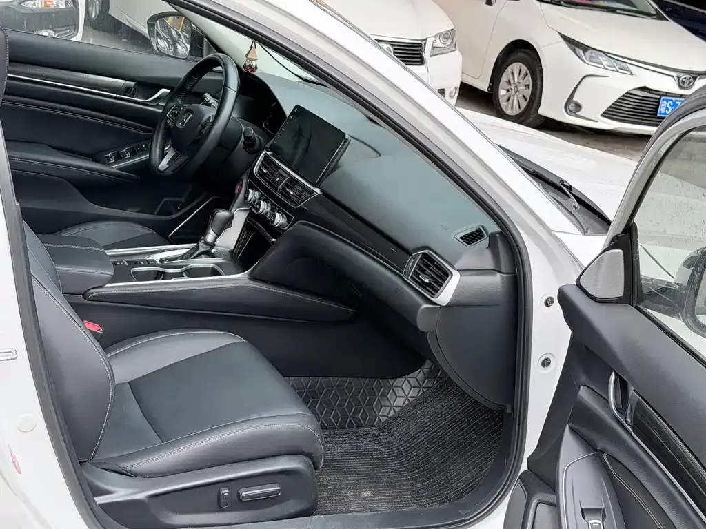 Honda Accord — фото 10