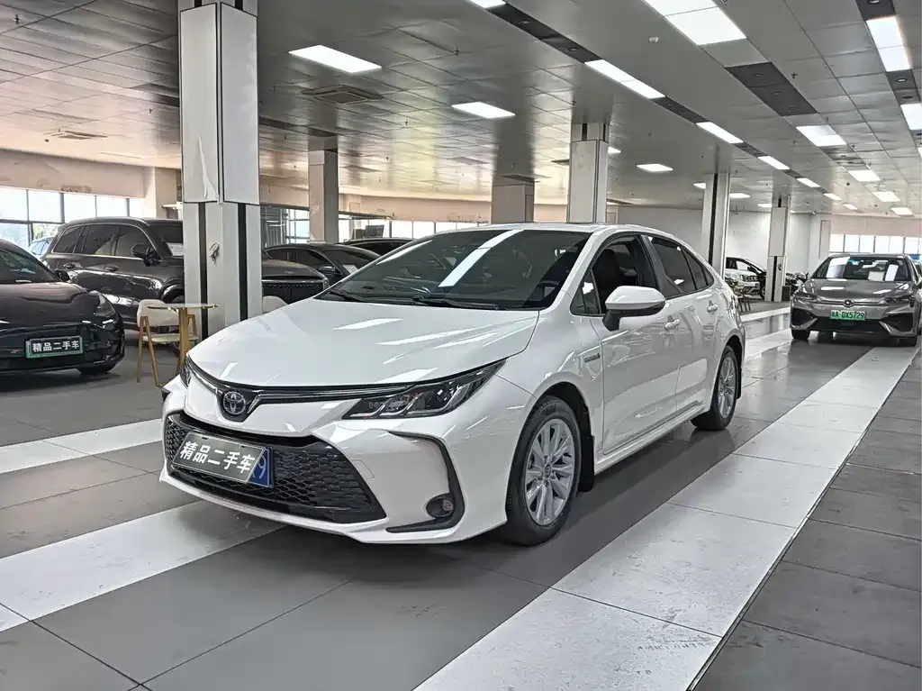 Toyota Corolla — фото 1