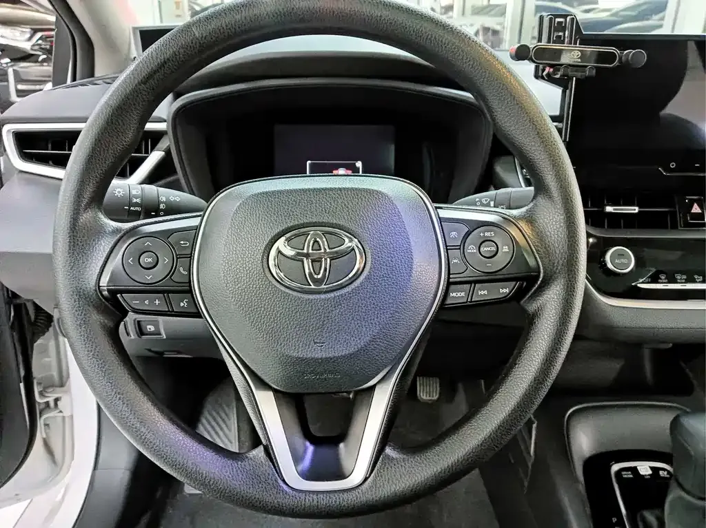 Toyota Corolla — фото 9