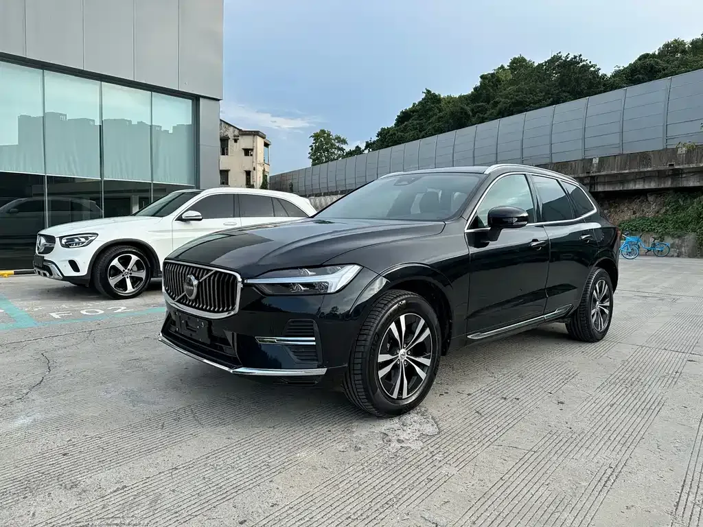 Volvo XC60 — фото 1