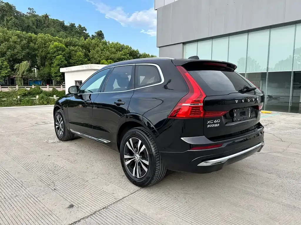 Volvo XC60 — фото 9