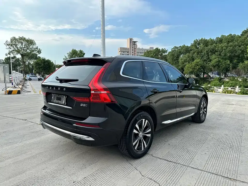 Volvo XC60 — фото 7
