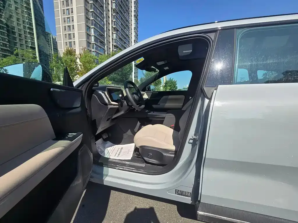 Volvo XC70 Plug-in Hybrid — фото 2