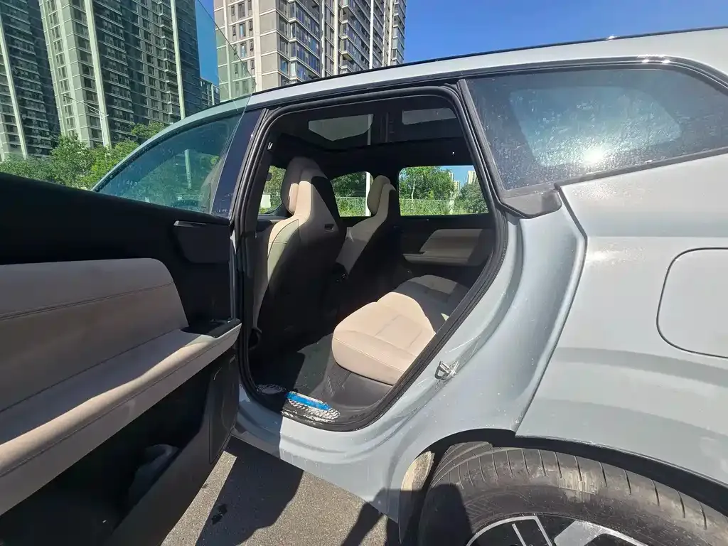 Volvo XC70 Plug-in Hybrid — фото 5