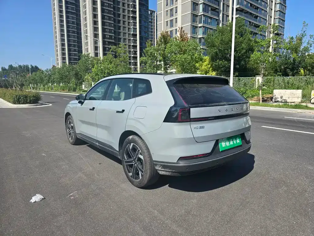 Volvo XC70 Plug-in Hybrid — фото 8