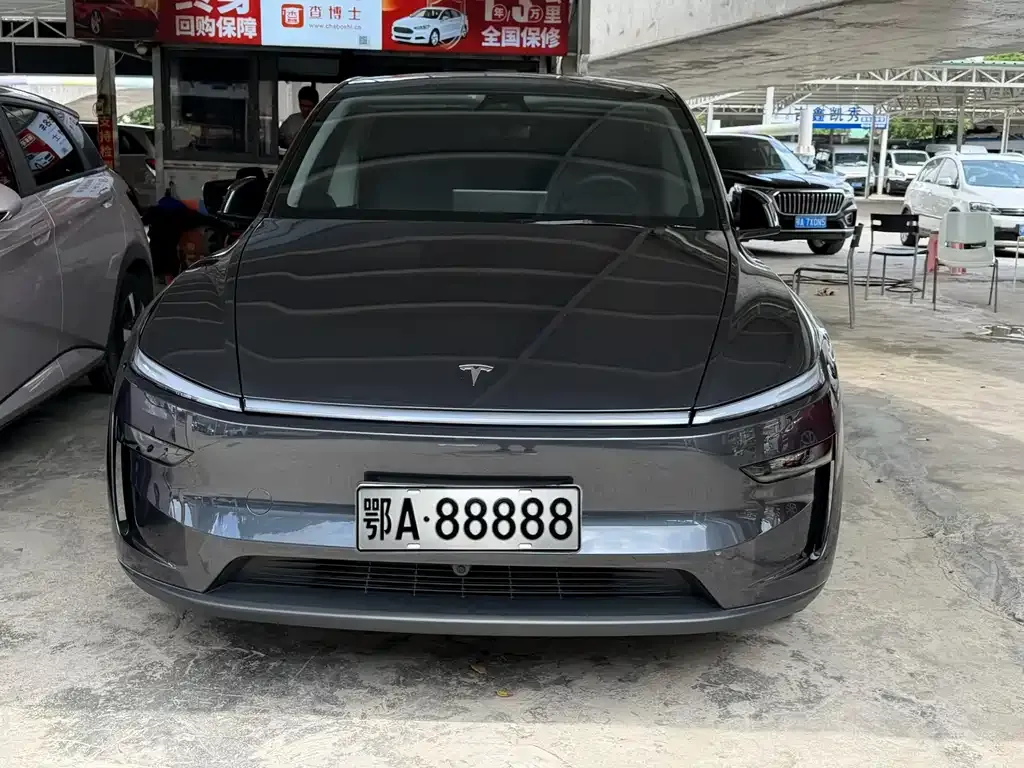 Tesla Model Y — фото 8