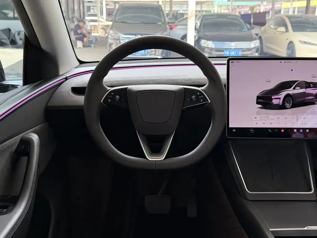 Tesla Model Y — фото 5