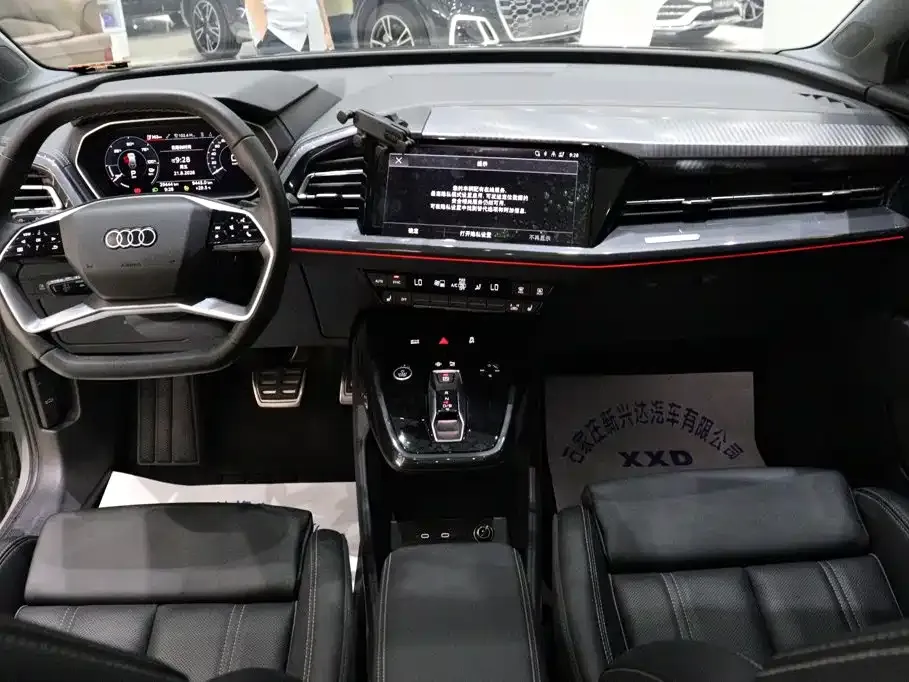 Audi Q4 e-tron — фото 2