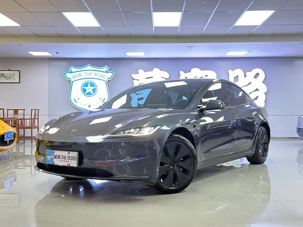 Tesla Model 3 — фото 1