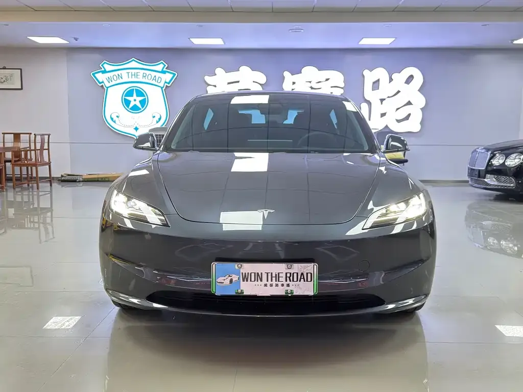 Tesla Model 3 — фото 4