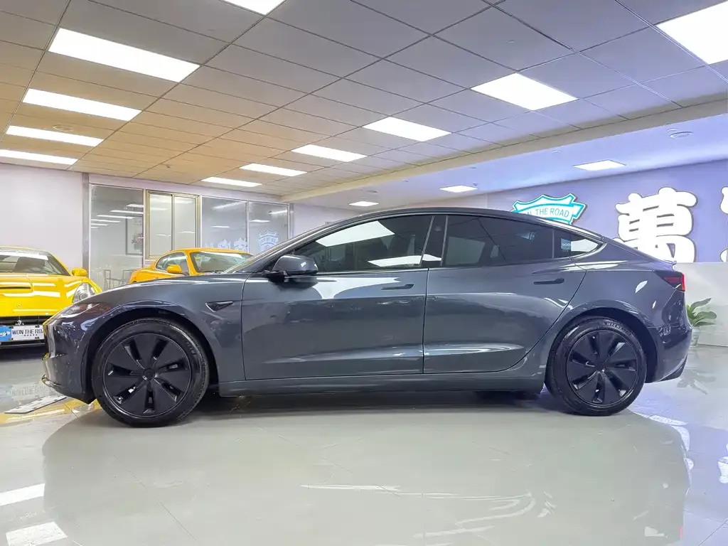 Tesla Model 3 — фото 5
