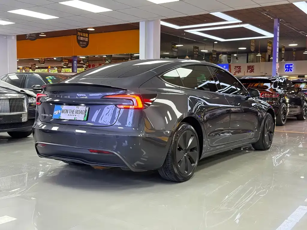 Tesla Model 3 — фото 6