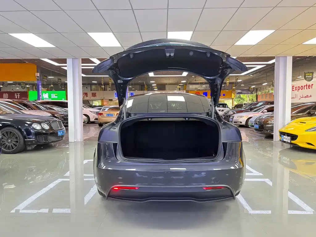 Tesla Model 3 — фото 7