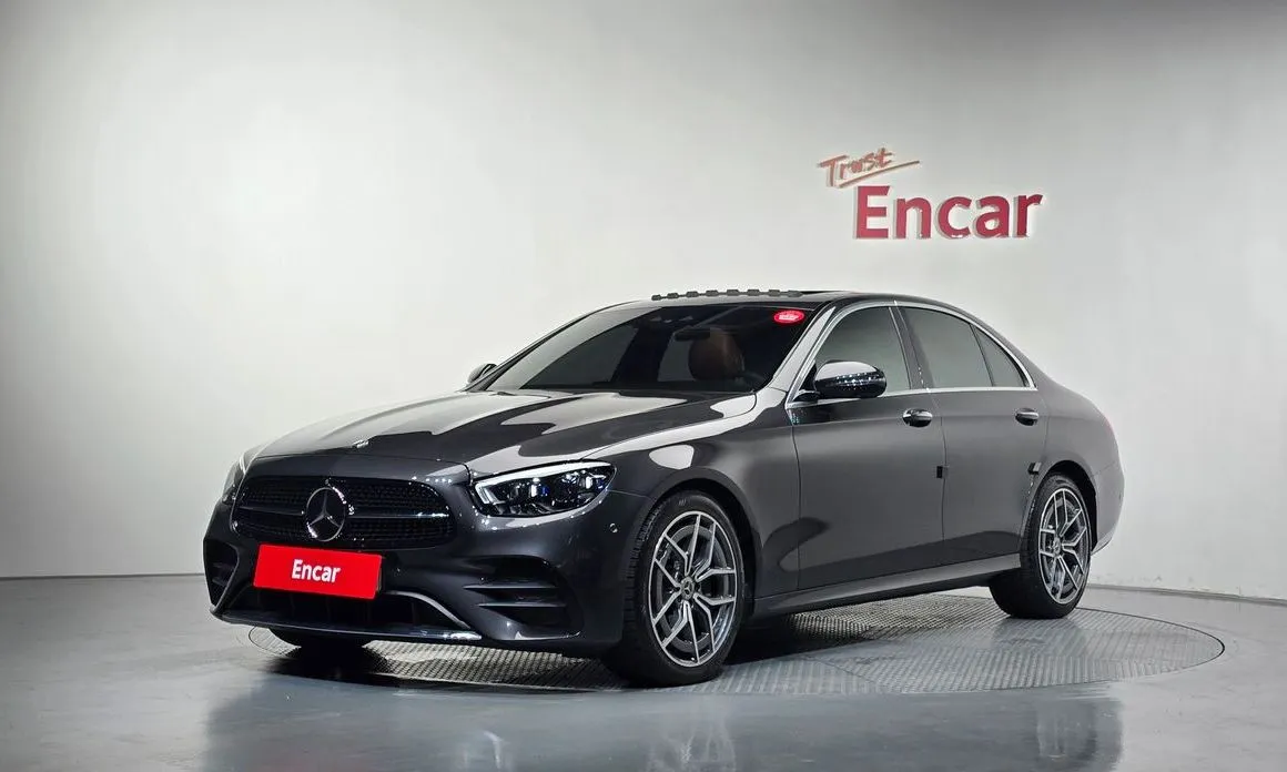 Mercedes-Benz E-Class — фото 1