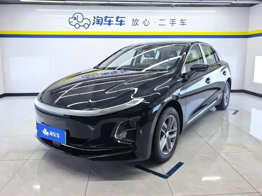 Hongqi E-QM5 — фото 1