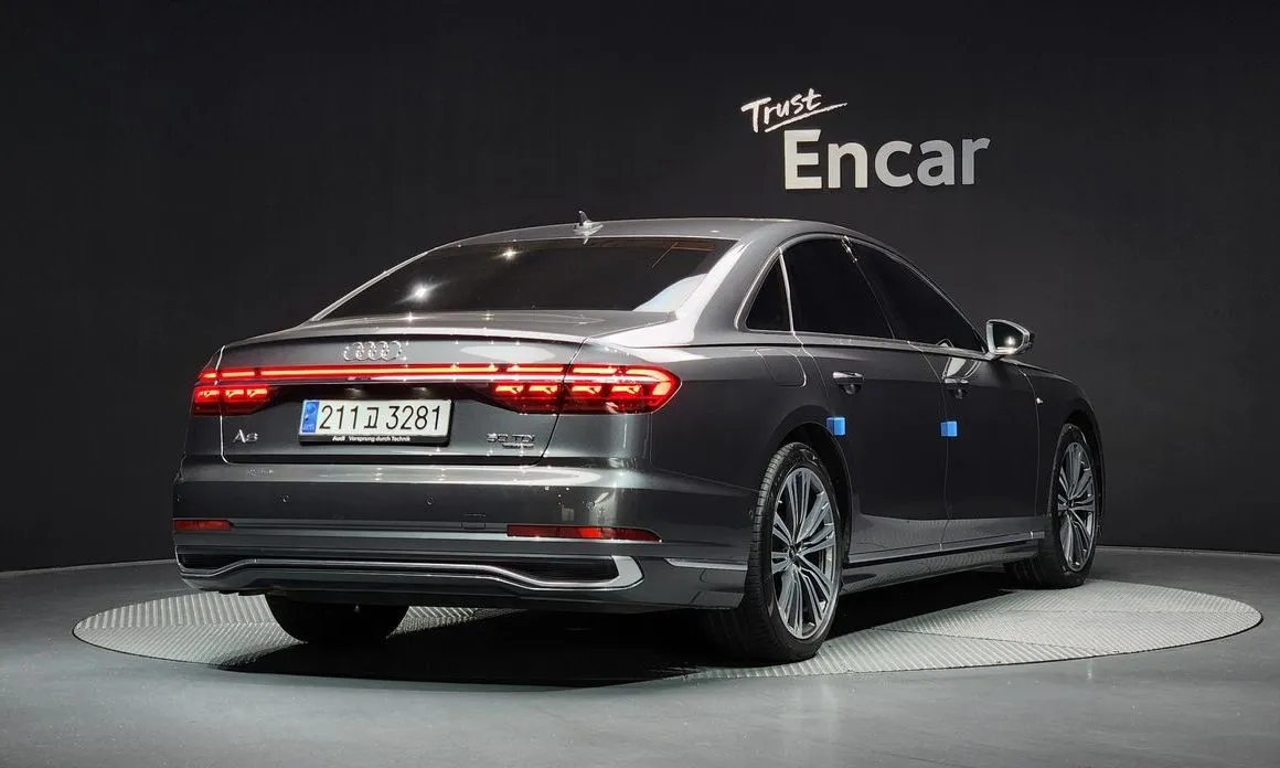 Audi A8 — фото 3