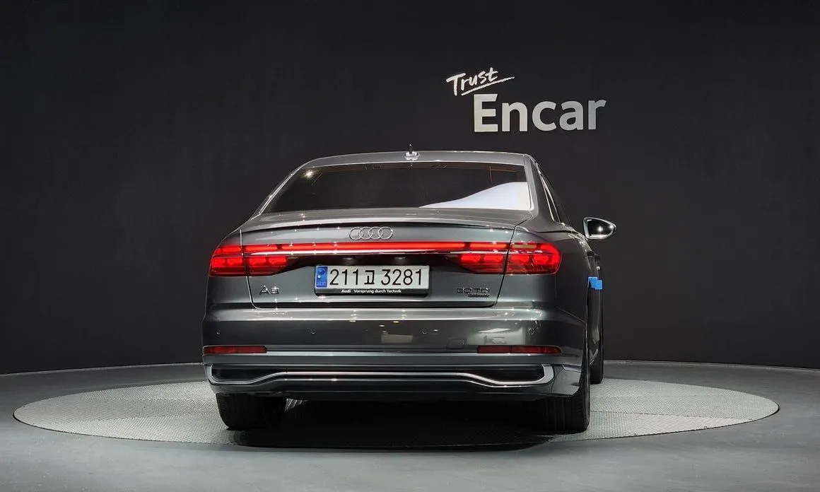 Audi A8 — фото 5