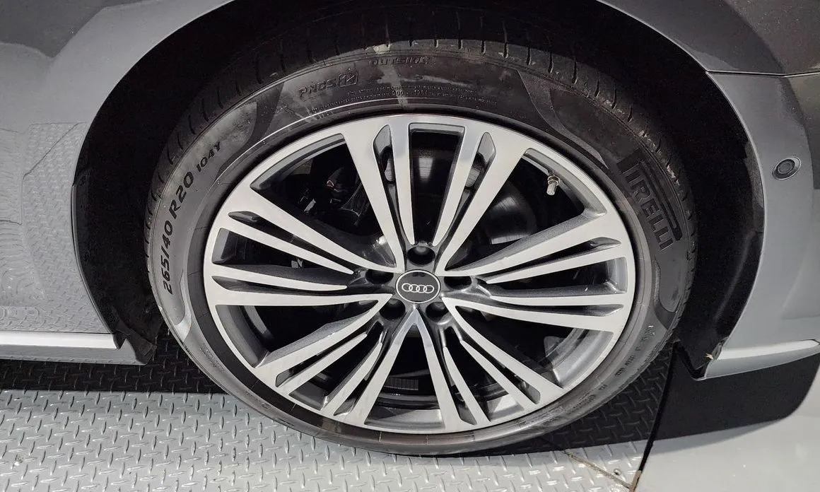 Audi A8 — фото 7