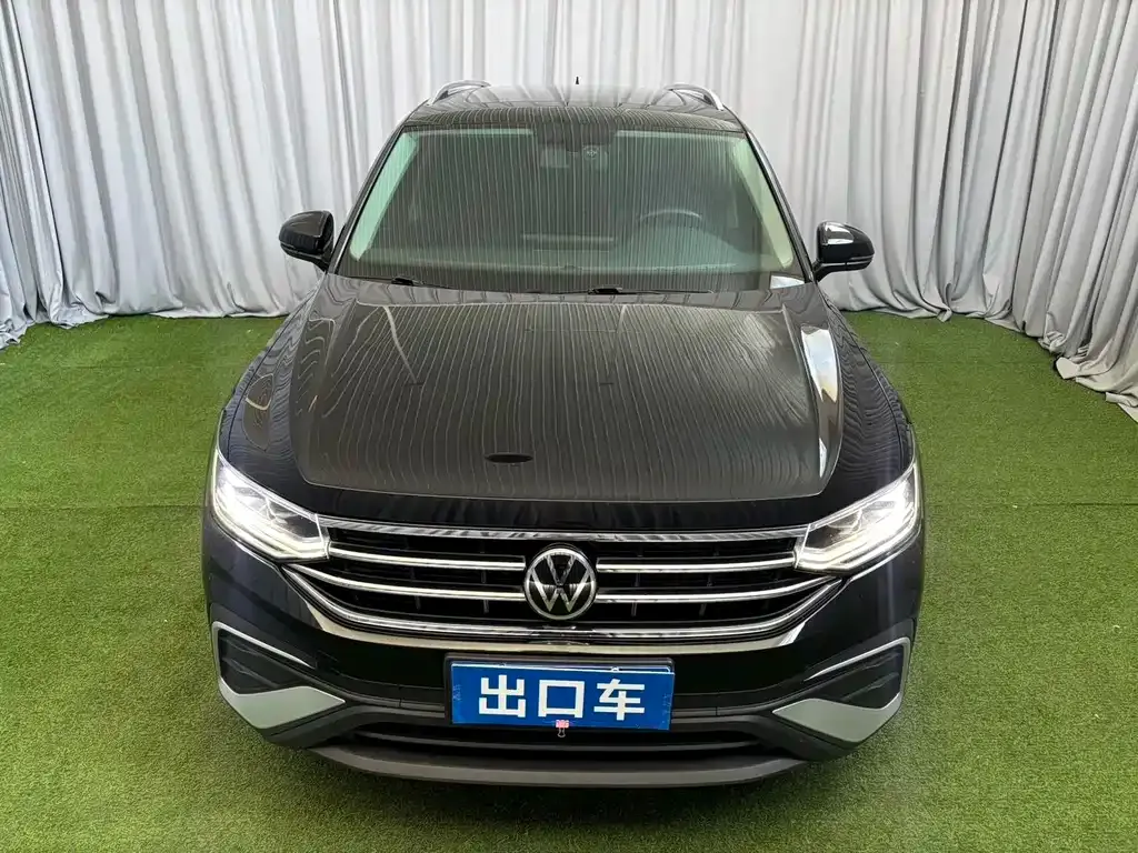 Volkswagen Tiguan L — фото 8