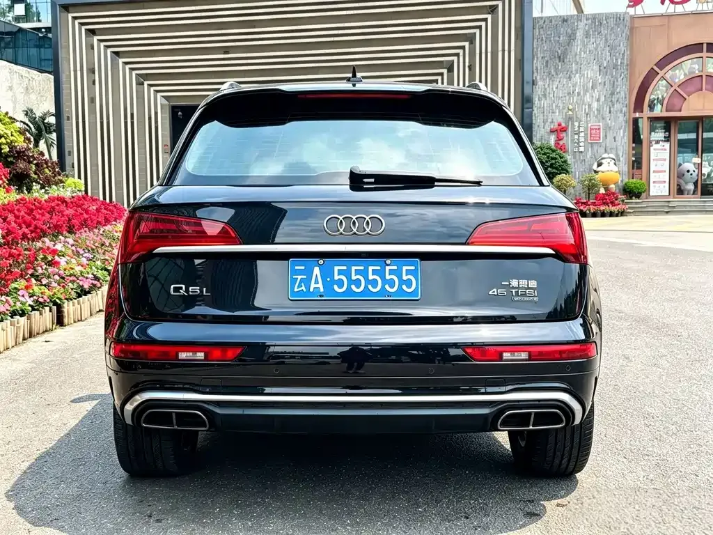 Audi Q5L — фото 9