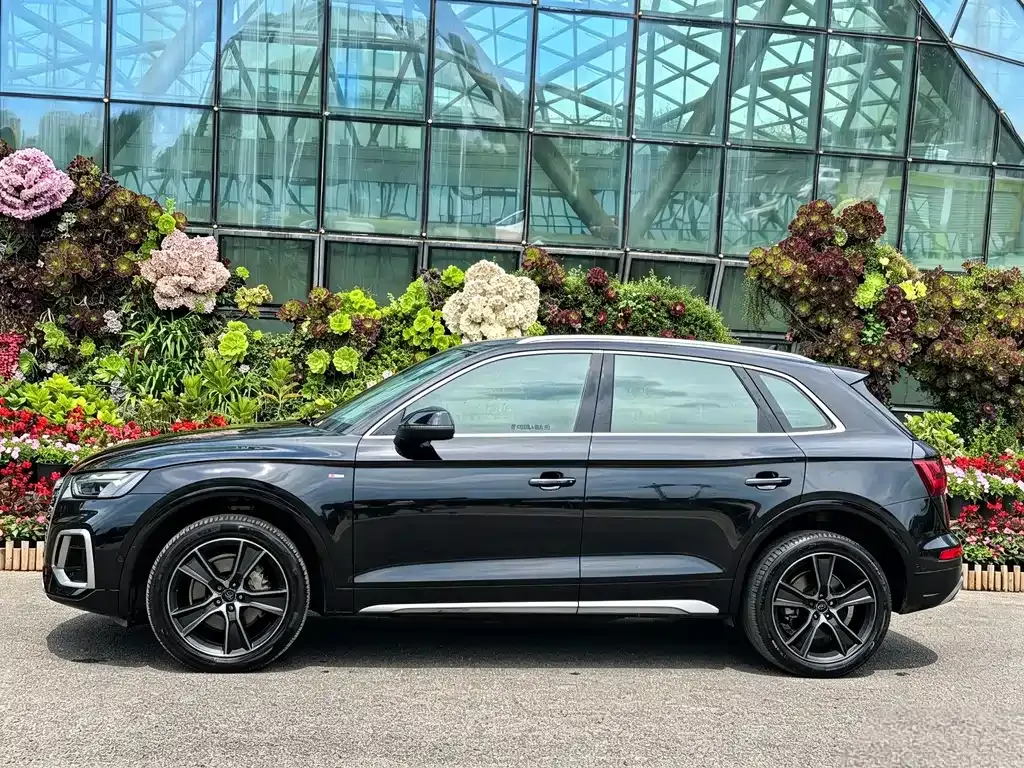 Audi Q5L — фото 10