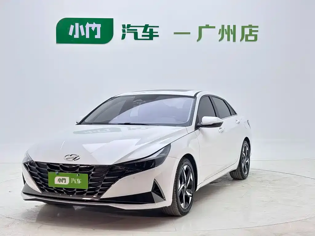 Hyundai Elantra — фото 1