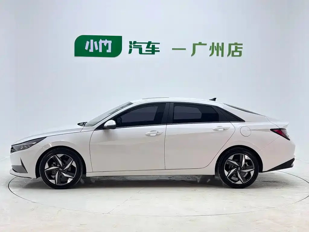 Hyundai Elantra — фото 7