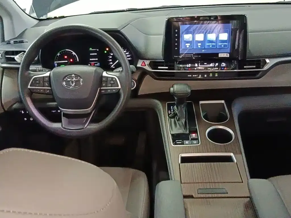 Toyota Granvia — фото 6