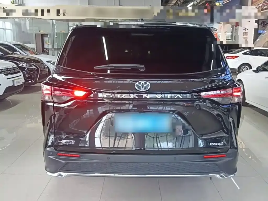 Toyota Granvia — фото 9